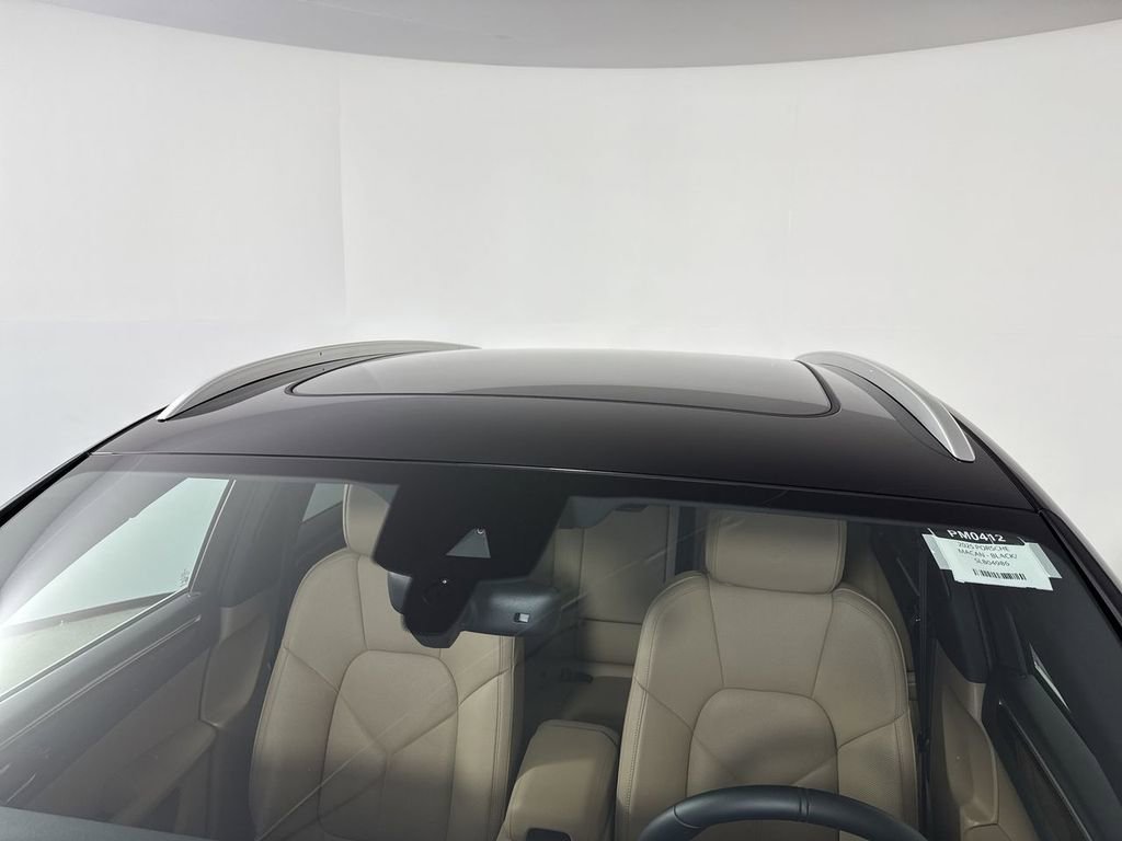 Certified 2025 Porsche Macan image 17
