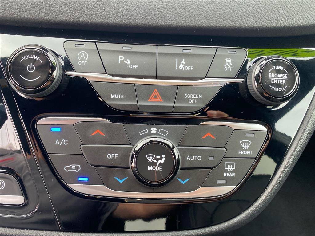 Used 2026 Chrysler Pacifica Select FWD image 13