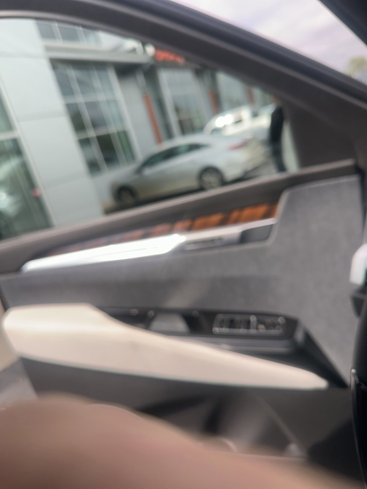 Used 2026 Cadillac Escalade Platinum Sport w/ LPO, ONYX Package image 19