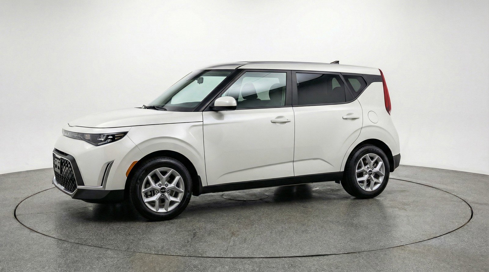 Used 2025 Kia Soul LX w/ LX Technology Package image 3