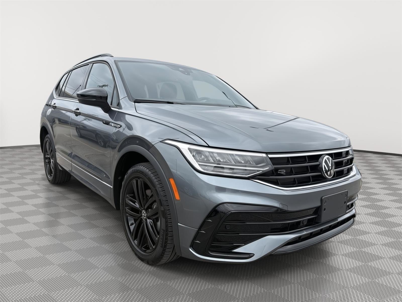 Used 2022 Volkswagen Tiguan SE R-Line FWD image 6