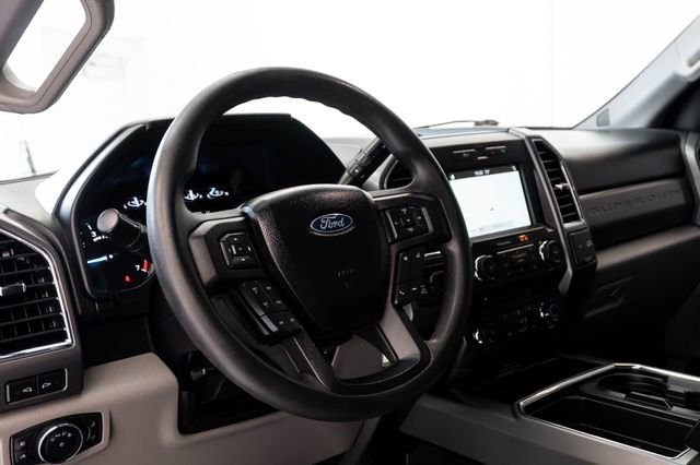Used 2017 Ford F250 XLT w/ XLT Premium Package AWD/4WD image 3