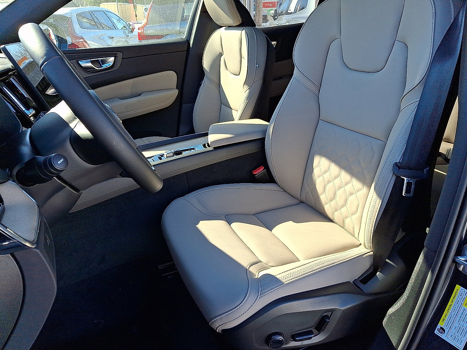 New 2026 Volvo XC60 B5 Plus w/ Protection Package Premier AWD/4WD image 7