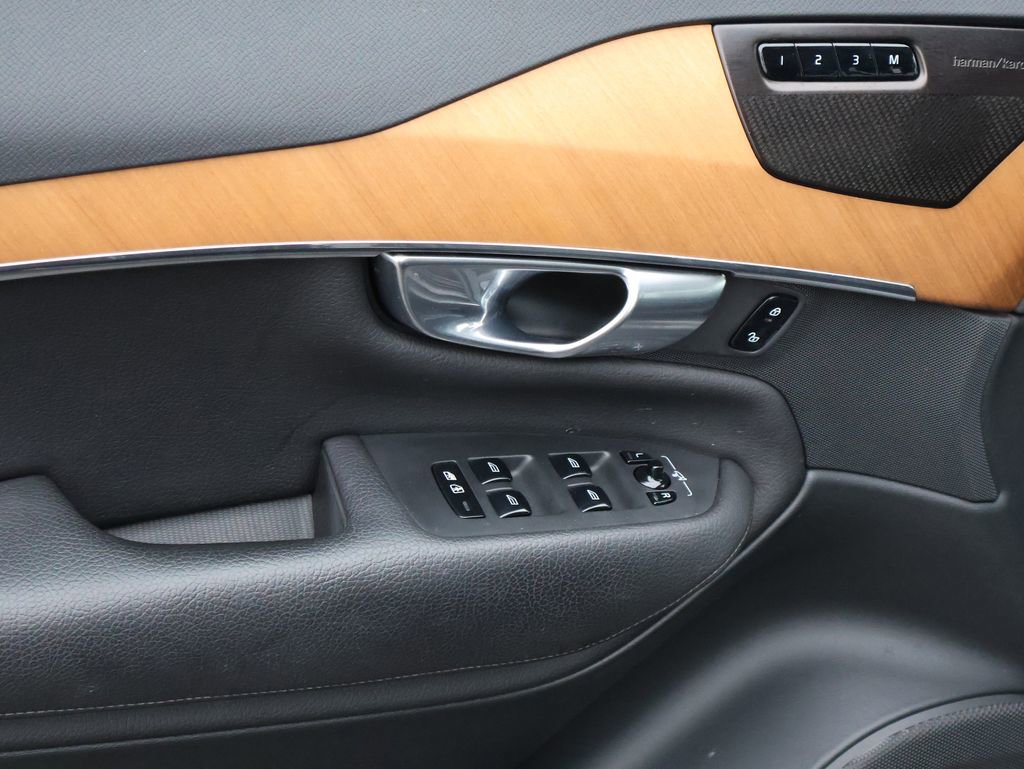 Used 2021 Volvo XC90 T6 Momentum w/ Advanced Package image 25