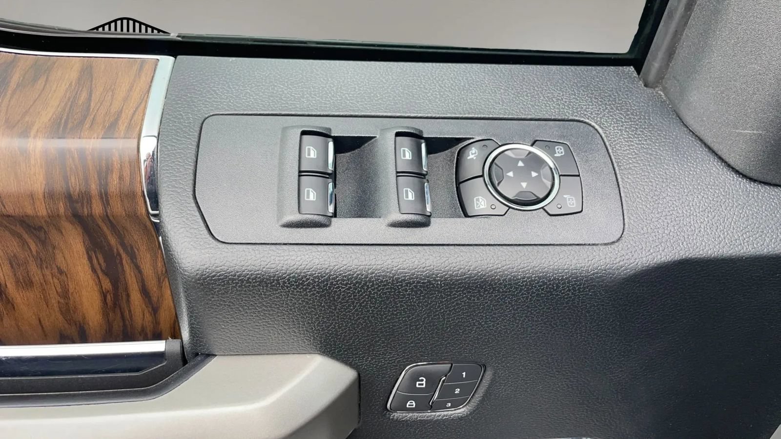Used 2019 Ford F150 Lariat w/ Equipment Group 502A Luxury AWD/4WD image 23