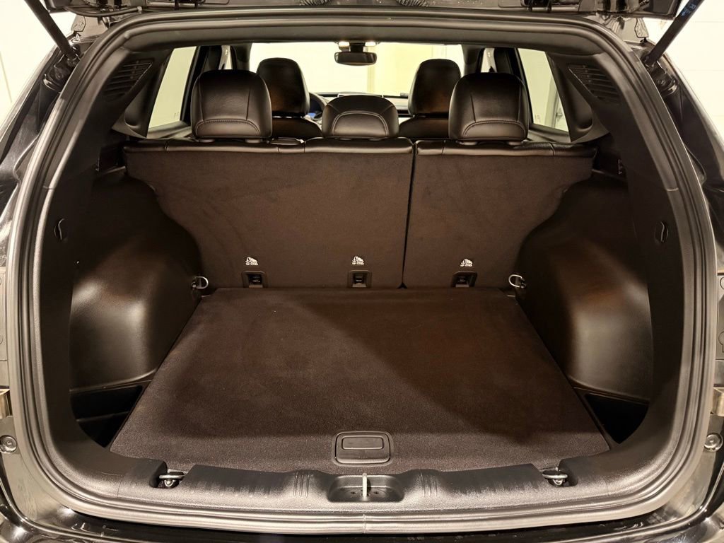 Used 2024 Jeep Compass Latitude image 10