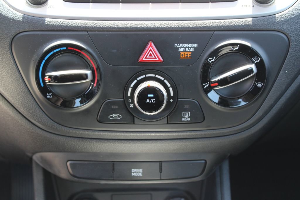 Used 2022 Hyundai Accent SE FWD image 17