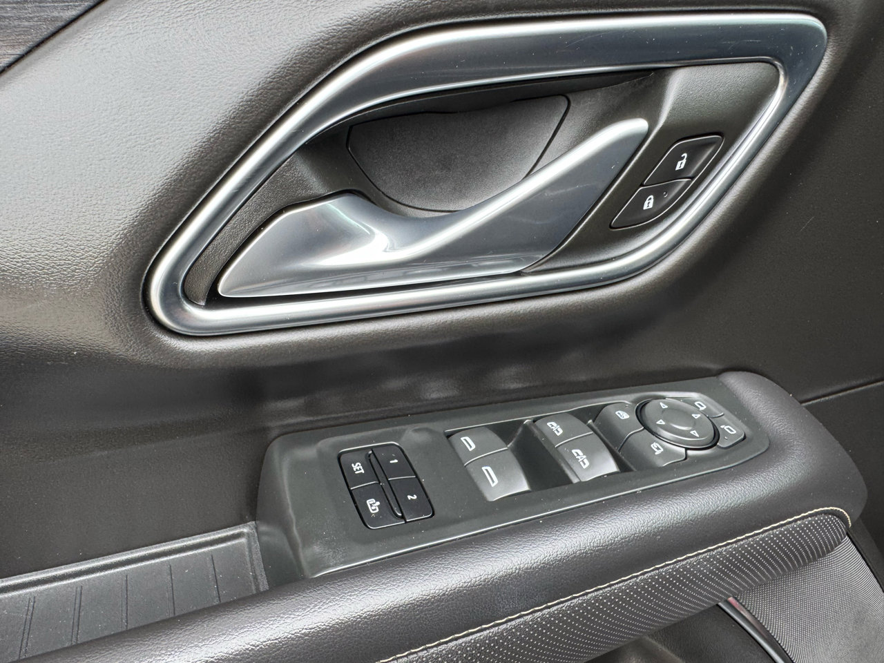 Used 2021 GMC Yukon SLT w/ SLT Premium Package image 30