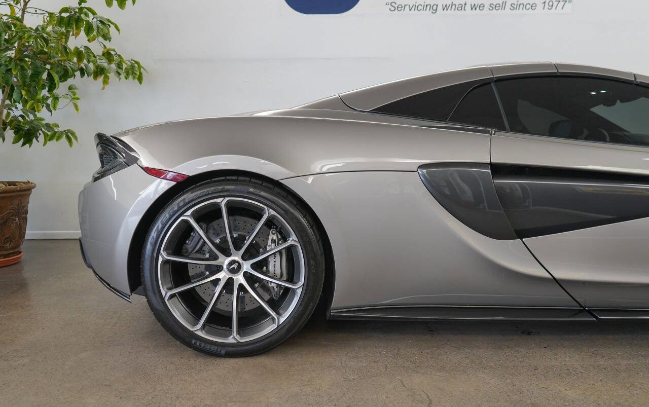 Used 2020 McLaren 570S Spider image 18