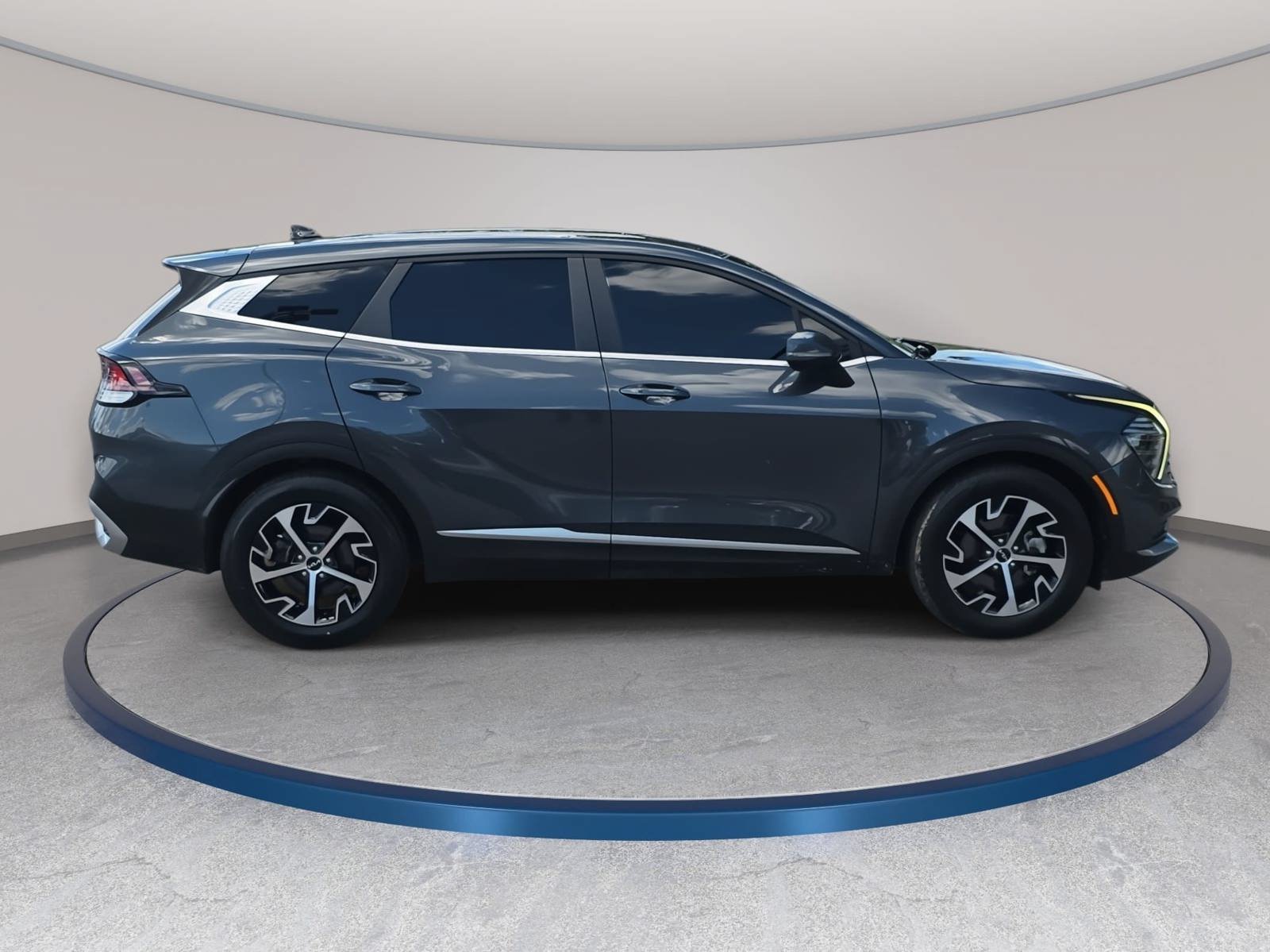Used 2024 Kia Sportage EX FWD image 4