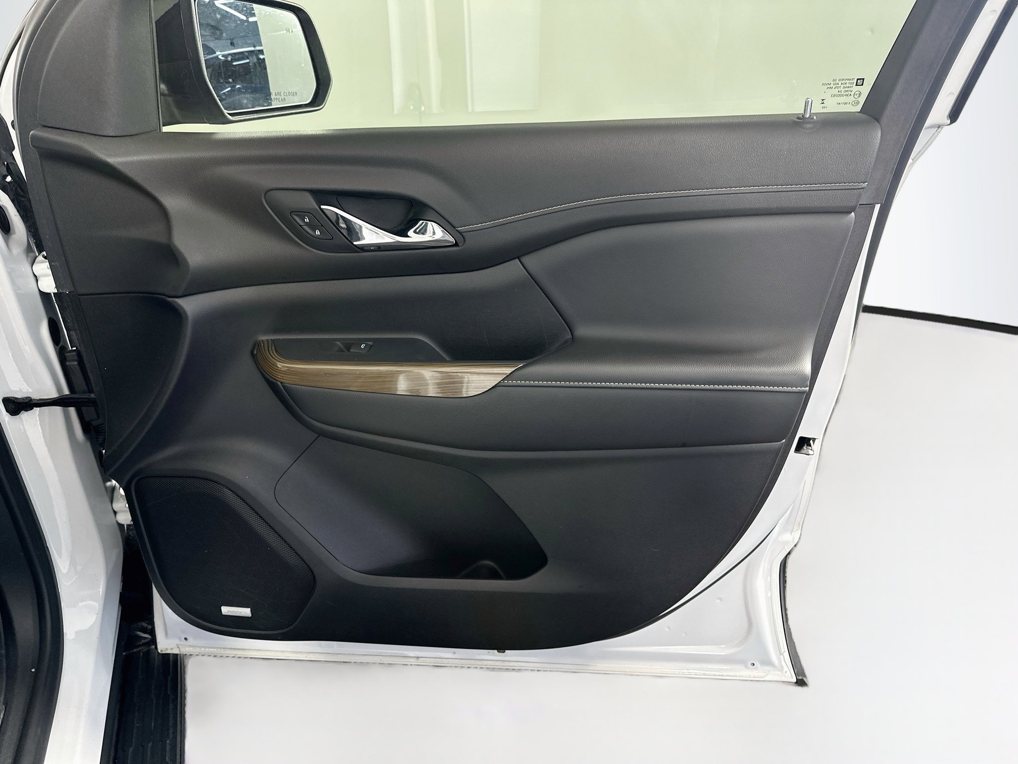 Used 2023 GMC Acadia SLE w/ Driver Convenience Package FWD image 35