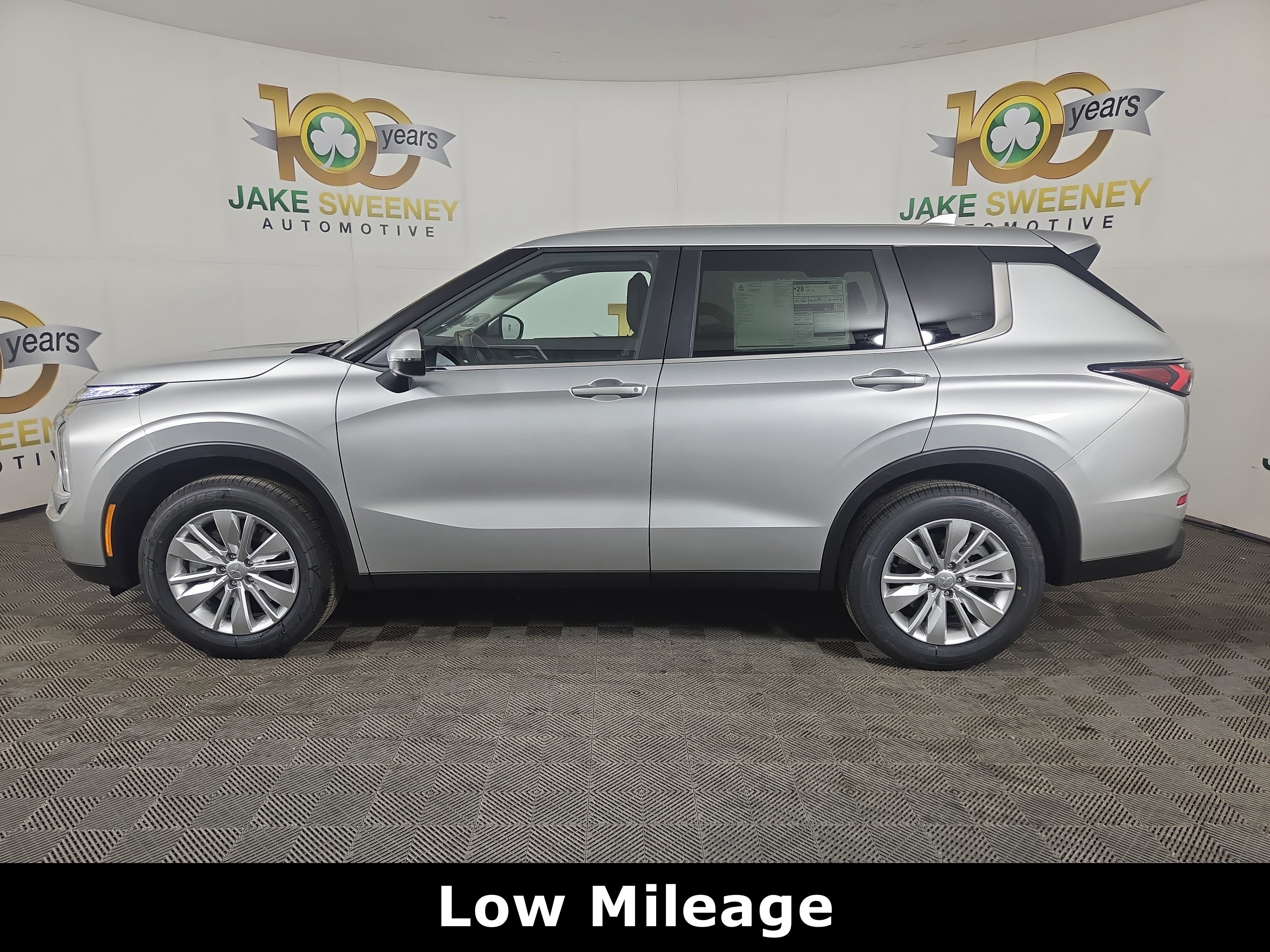 New 2026 Mitsubishi Outlander ES FWD image 4