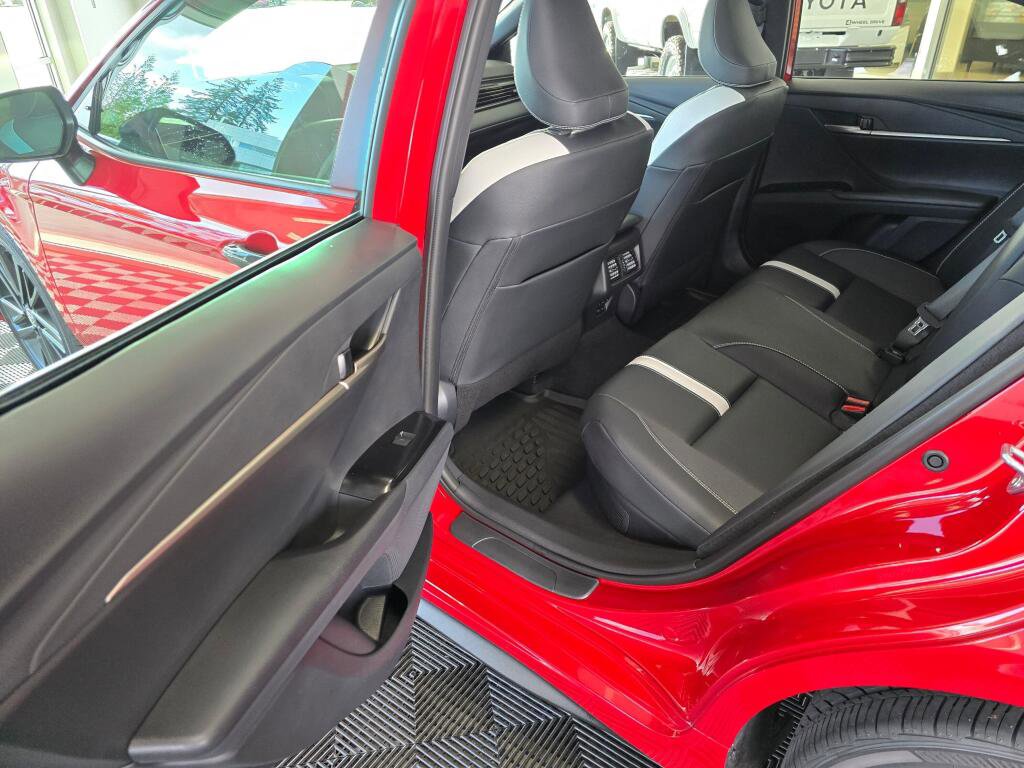 Used 2026 Toyota Camry Hybrid image 33