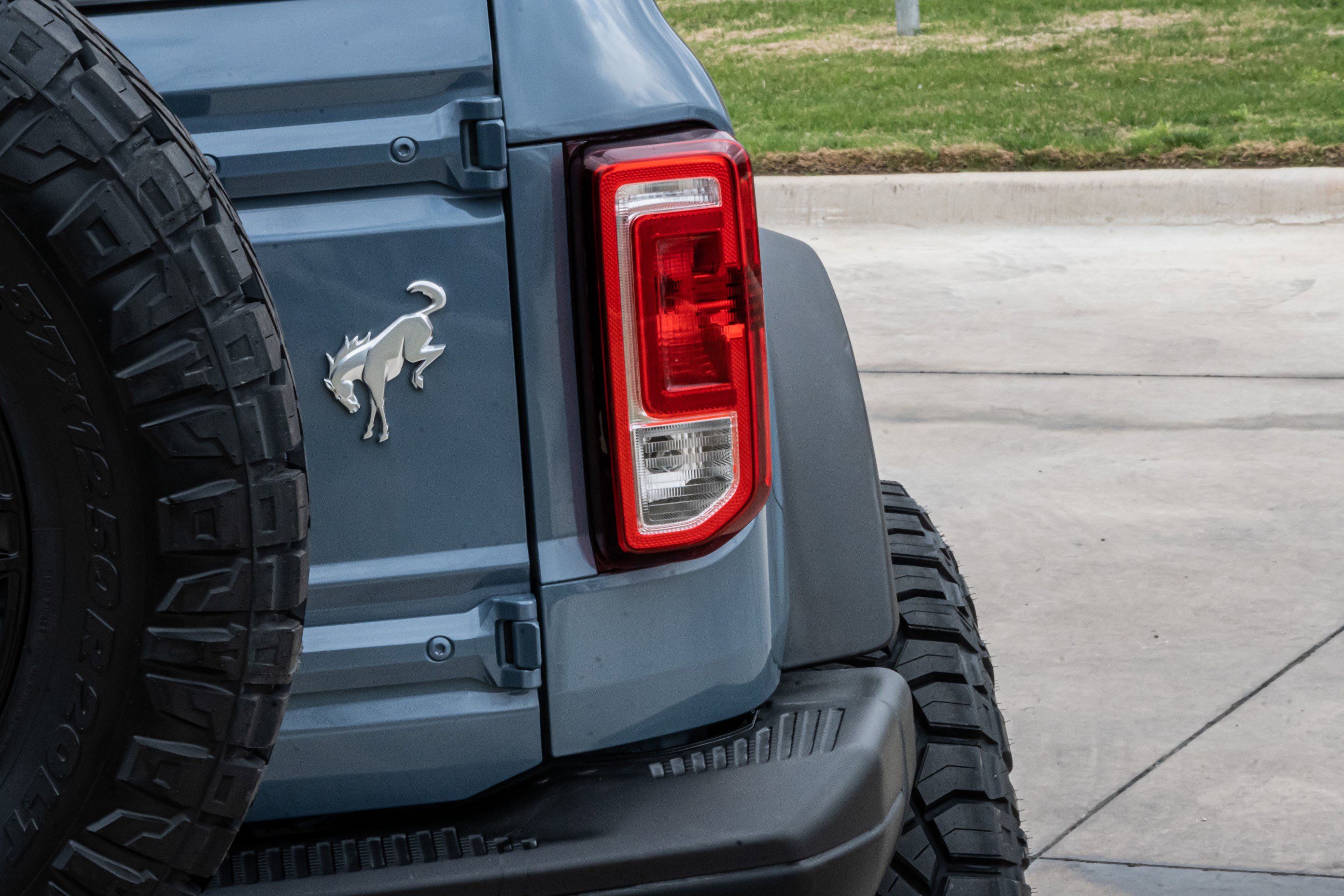 Used 2024 Ford Bronco Black Diamond image 8