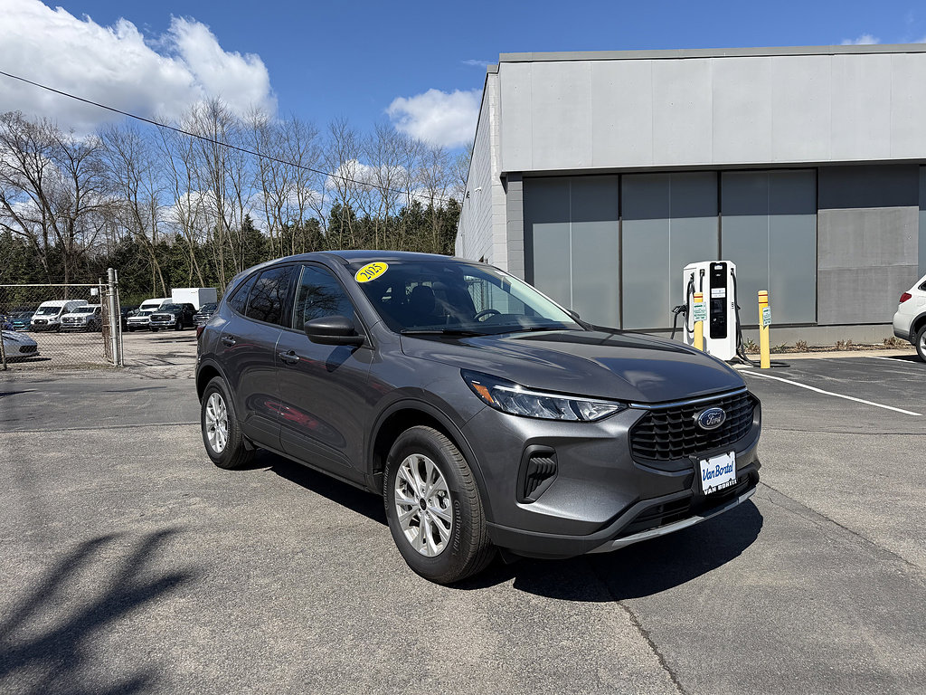 Used 2025 Ford Escape Active w/ Cold Weather Package AWD/4WD image 8