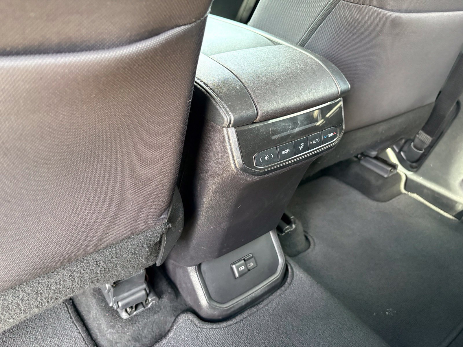 Used 2022 Toyota Highlander LE FWD image 30