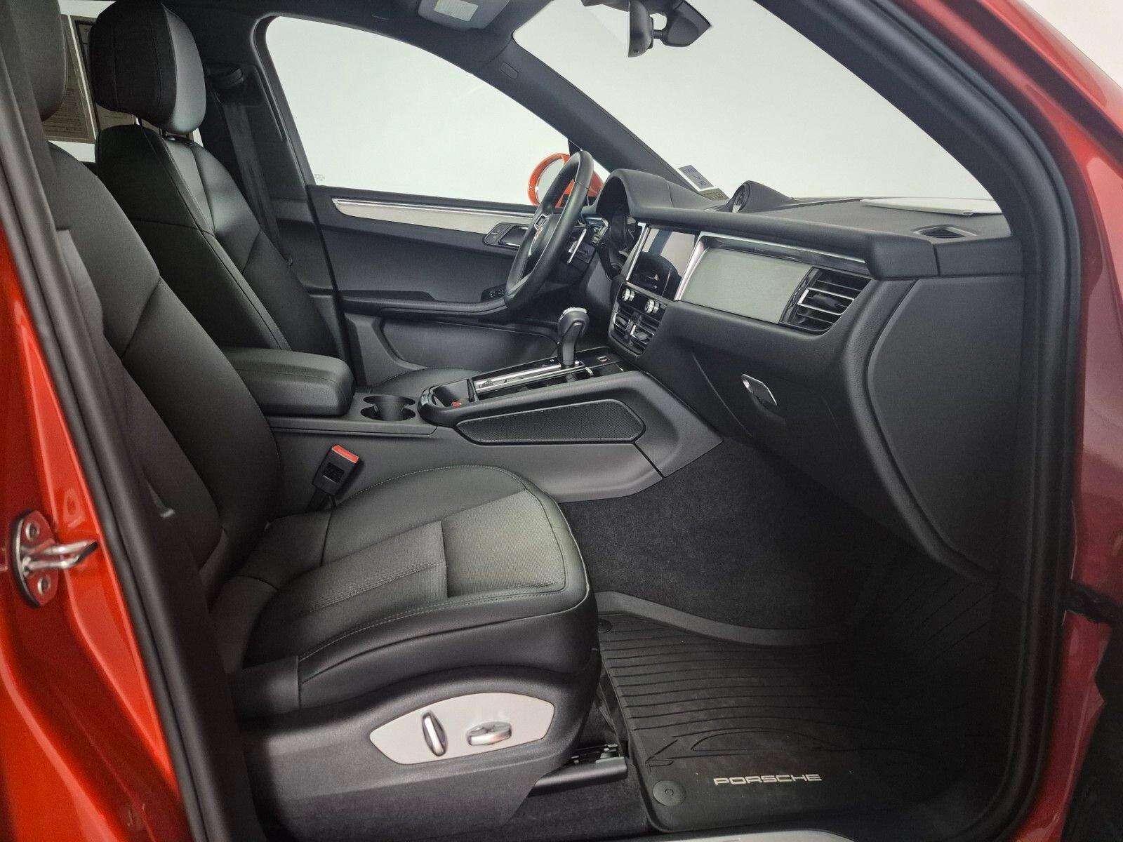 Used 2022 Porsche Macan S AWD/4WD image 33