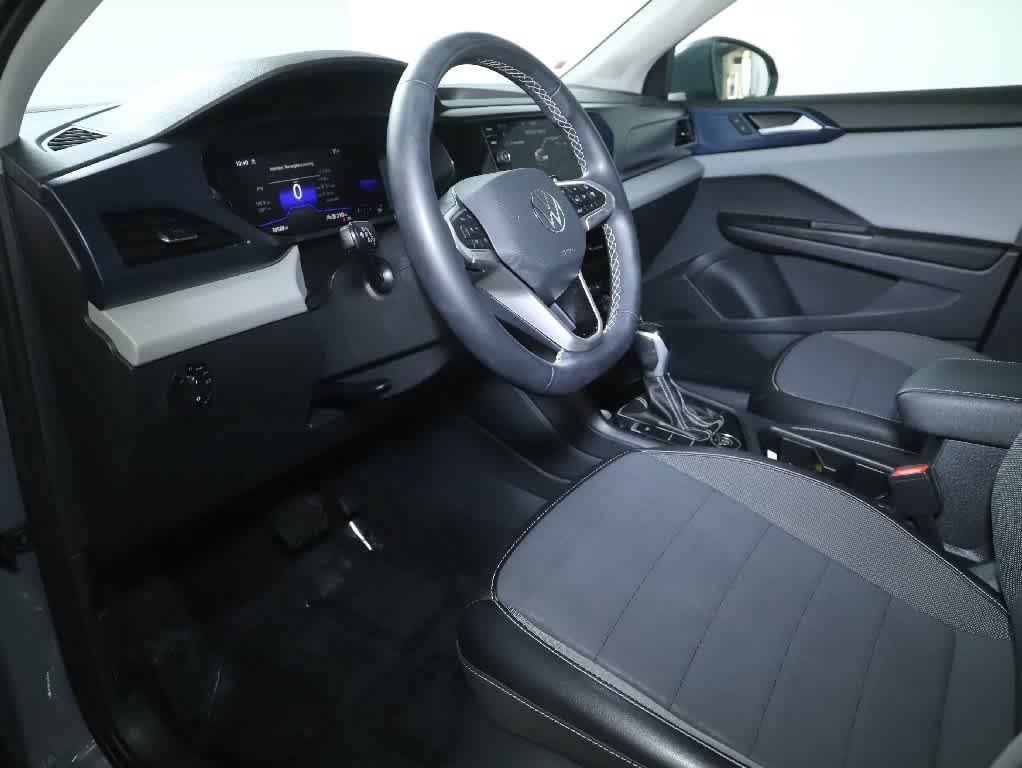 Certified 2023 Volkswagen Taos SE w/ Panoramic Sunroof Package AWD/4WD image 18