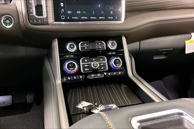 Used 2024 GMC Yukon Denali w/ Advanced Technology Package AWD/4WD image 6