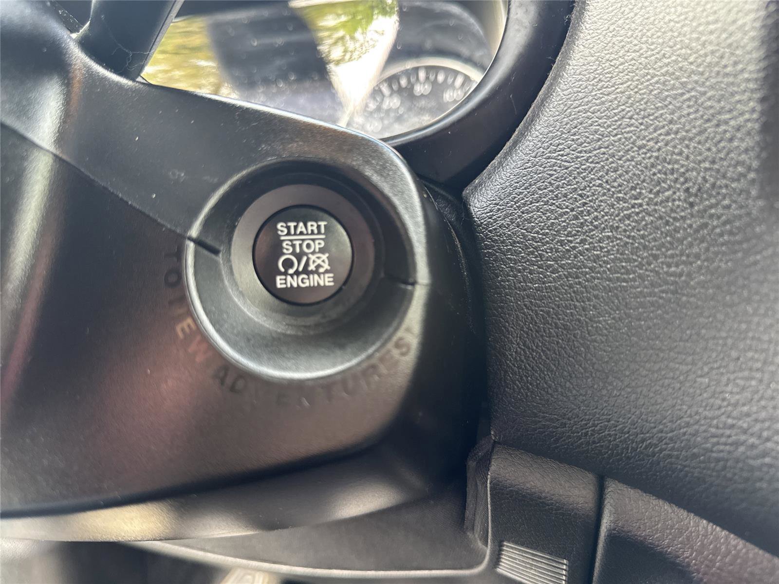 Used 2021 Jeep Renegade Latitude w/ Luxury Group I image 24