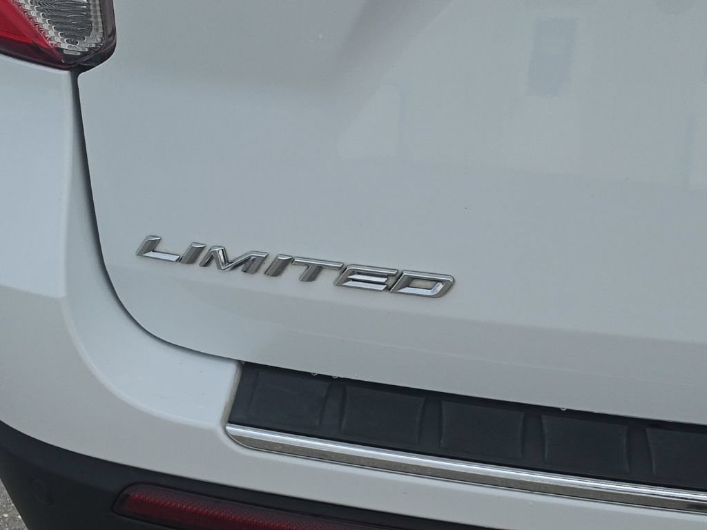 Used 2021 Ford Explorer Limited w/ Equipment Group 301A AWD/4WD image 7