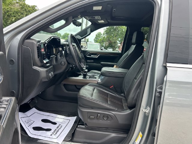 Used 2024 Chevrolet Silverado 1500 High Country w/ Technology Package AWD/4WD image 9