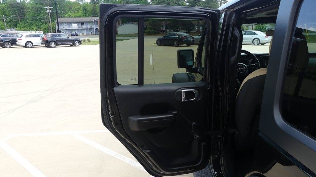Used 2018 Jeep Wrangler Unlimited Sport AWD/4WD image 25