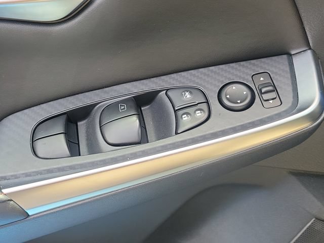 Used 2025 Nissan Sentra SR FWD image 17