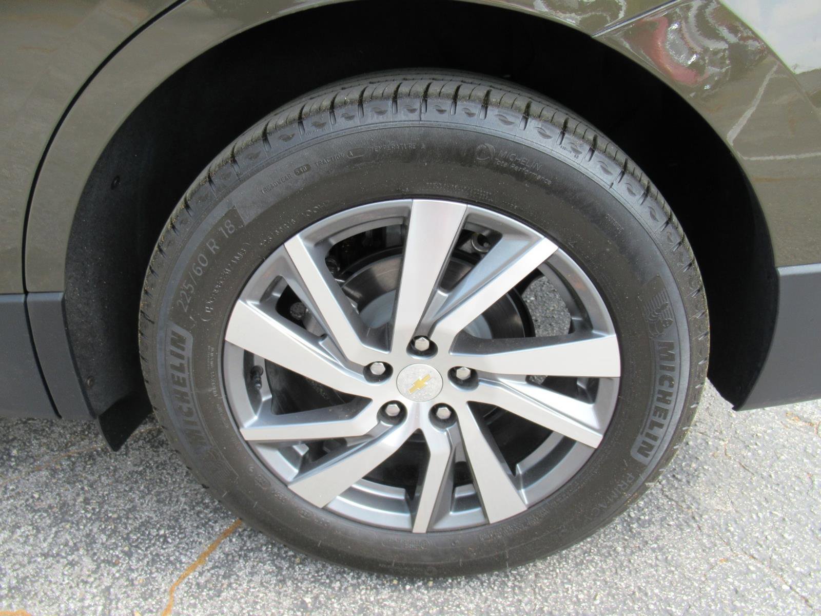 Used 2024 Chevrolet Equinox Premier FWD image 9
