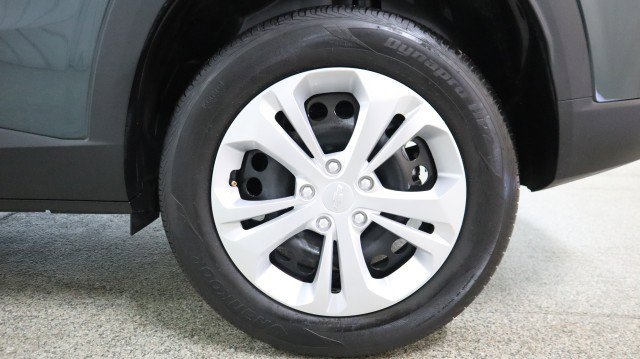 Used 2025 Chevrolet Trax LS image 20