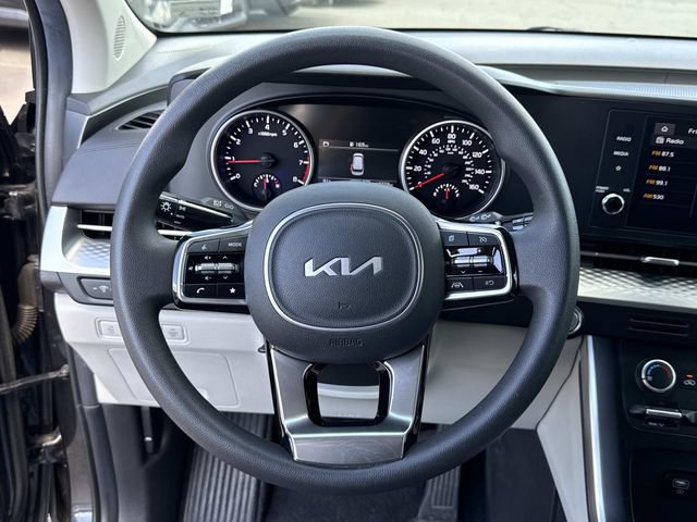 Used 2023 Kia Carnival LX FWD image 18
