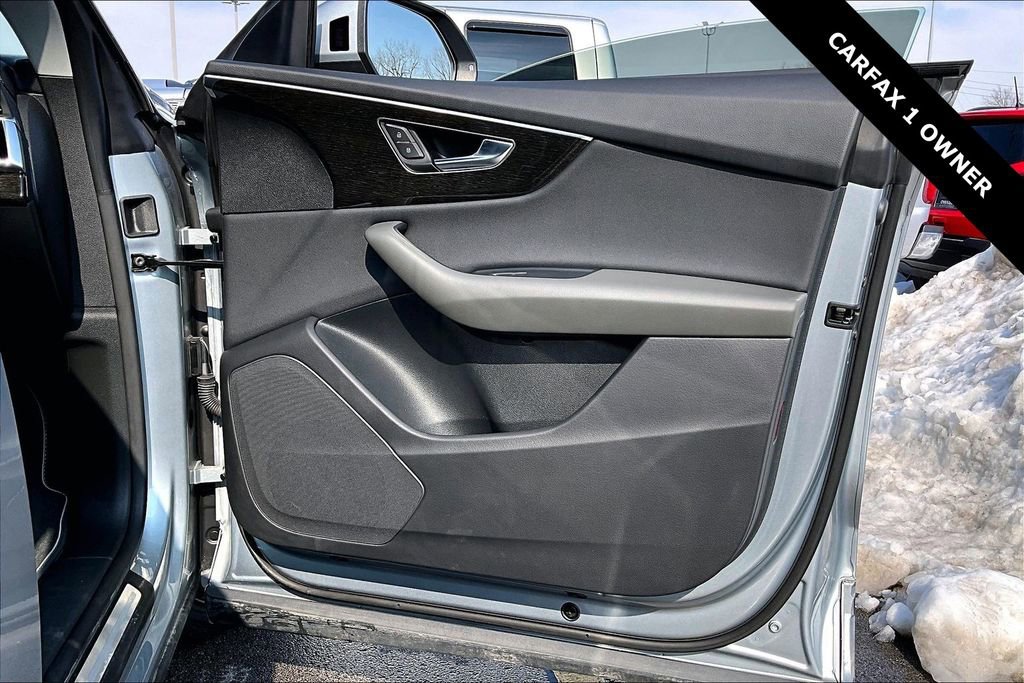 Used 2025 Audi Q8 Premium image 27