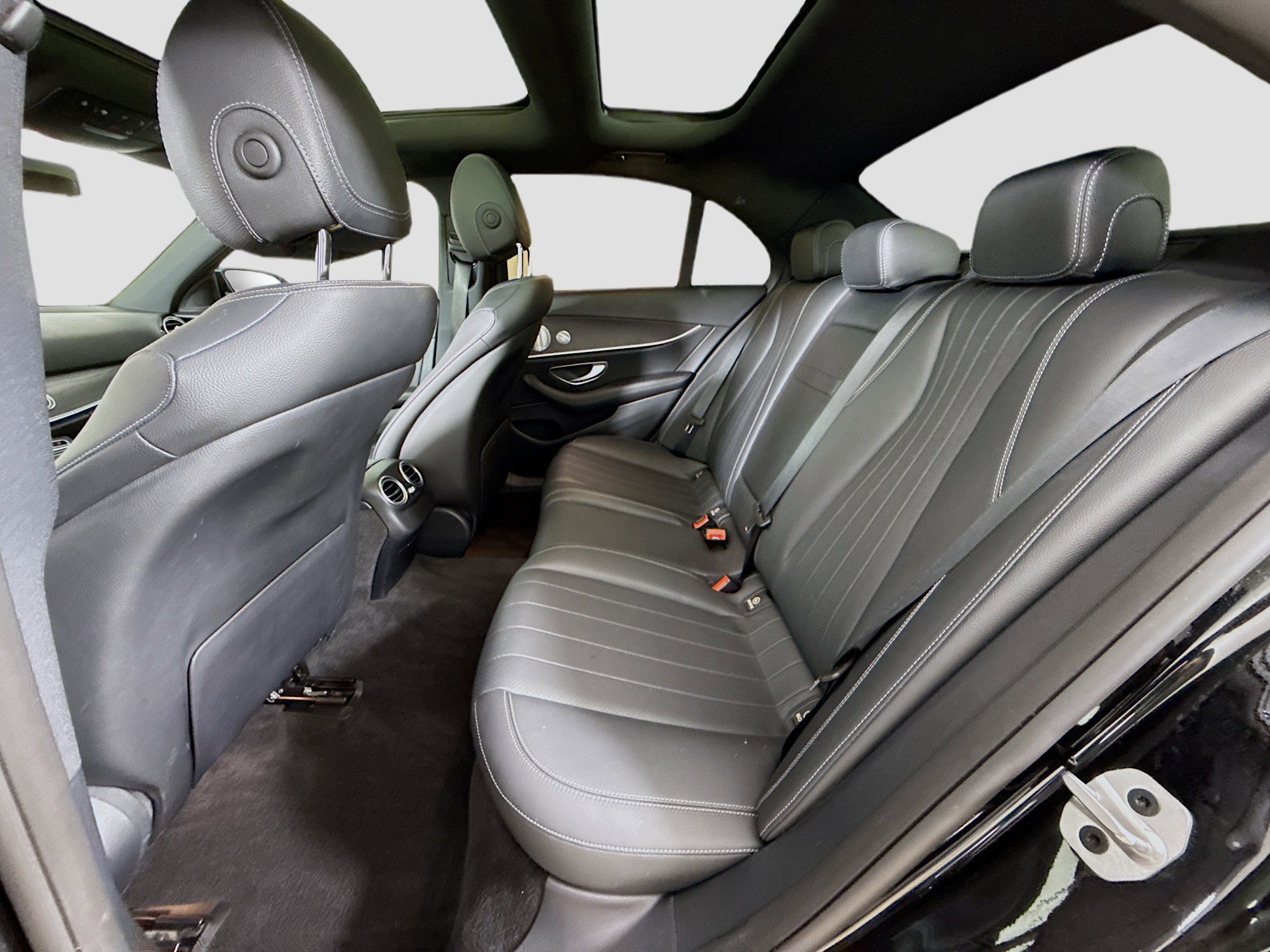 Used 2020 Mercedes-Benz E 450 4MATIC Sedan w/ Parking Assistance Package image 26