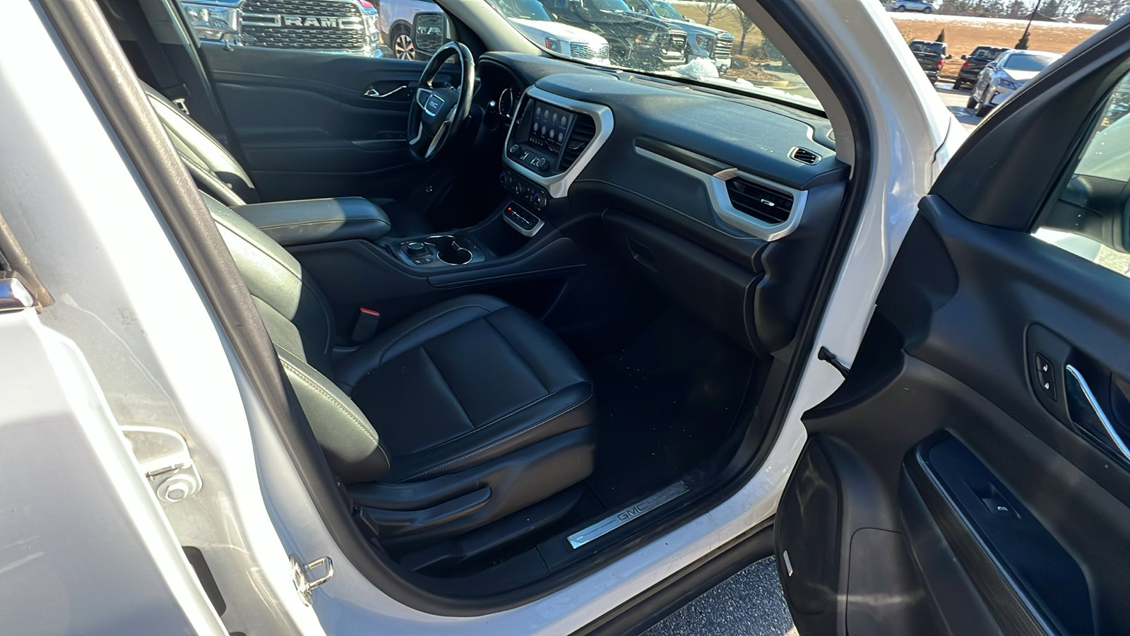 Used 2023 GMC Acadia SLT image 18