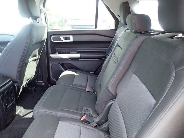 Used 2023 Ford Explorer XLT AWD/4WD image 18