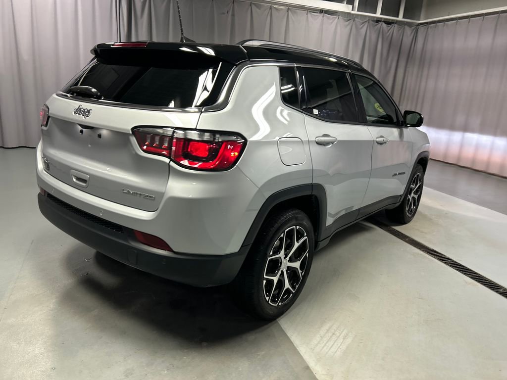 Used 2024 Jeep Compass Limited image 7