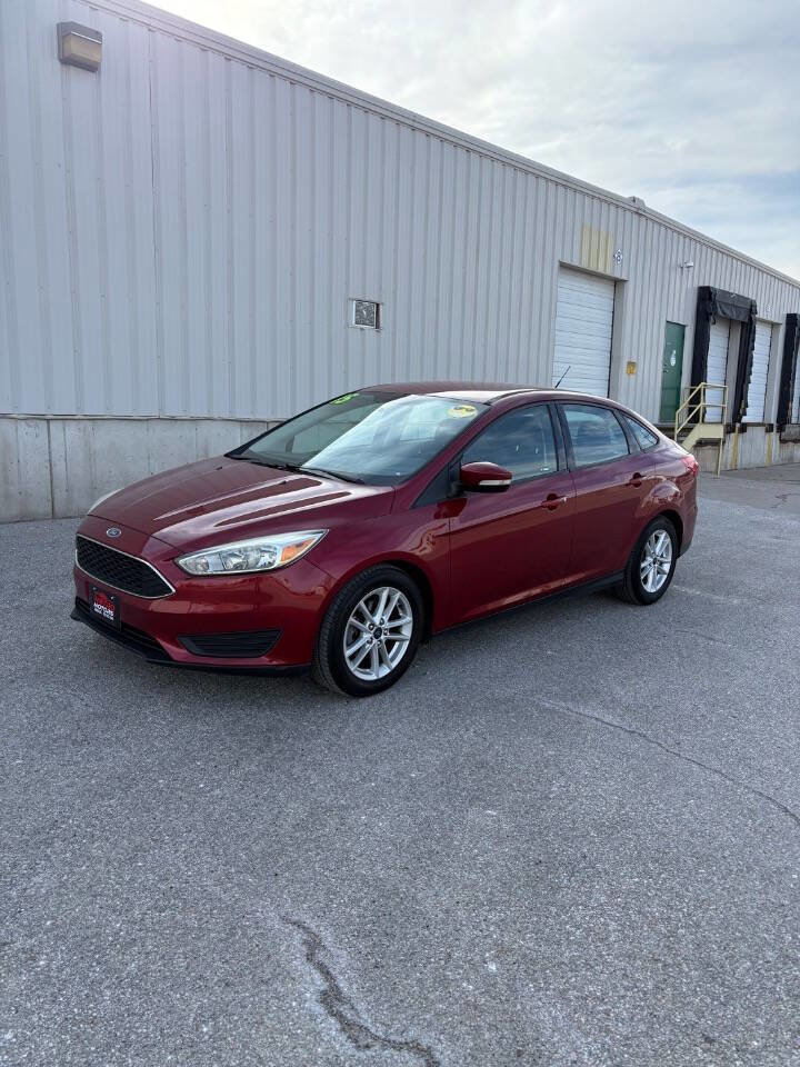 Used 2015 Ford Focus SE w/ SE Cold Weather Package image 3