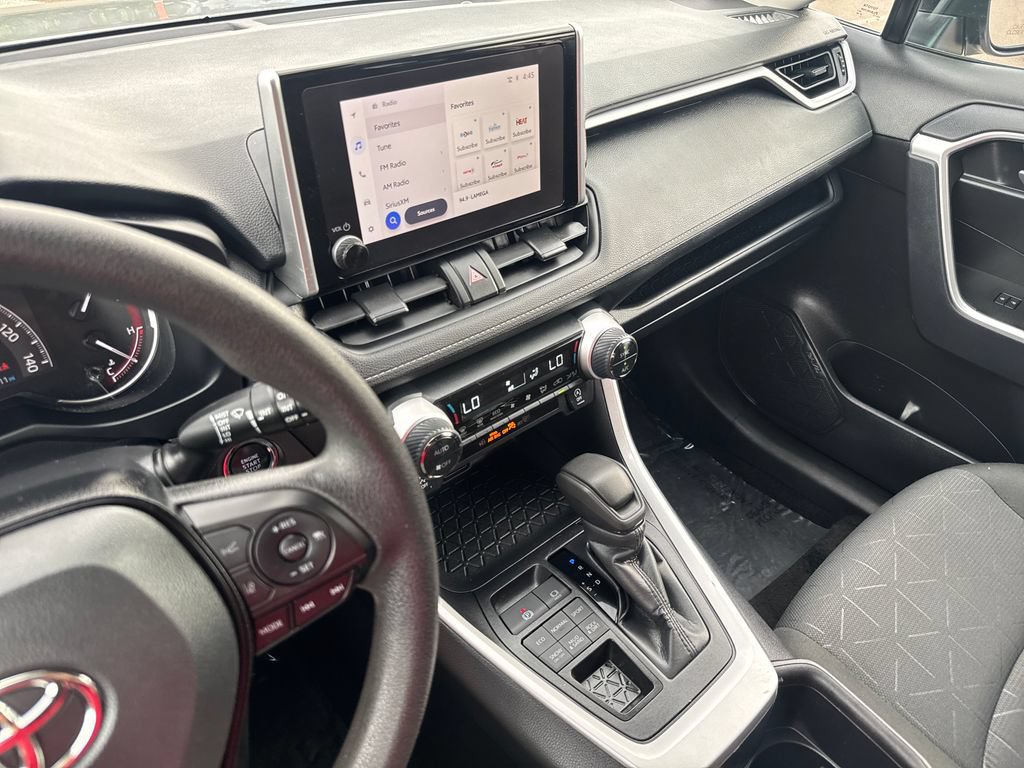 Used 2025 Toyota RAV4 XLE AWD/4WD image 21