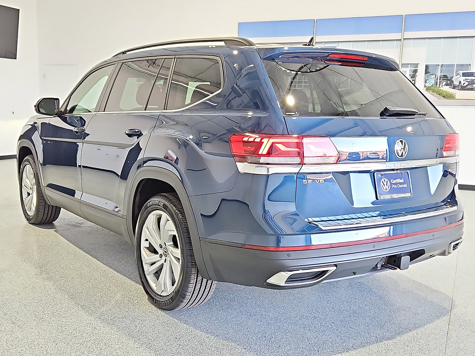 Certified 2023 Volkswagen Atlas SE w/ Panoramic Sunroof Package image 3