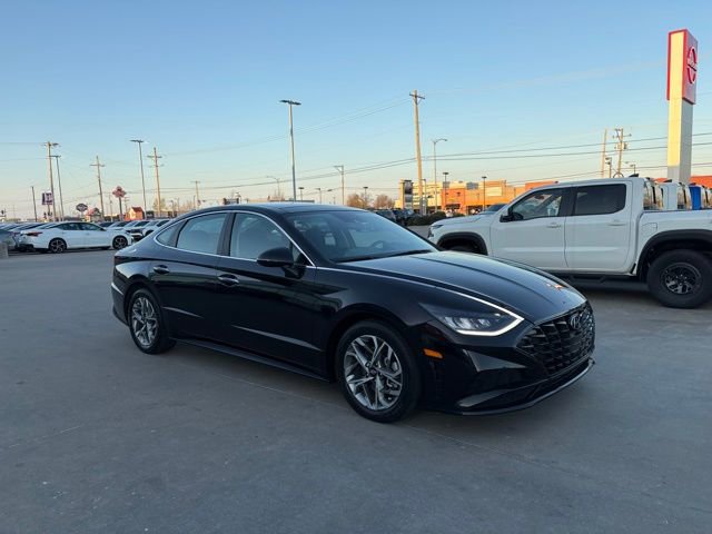 Used 2022 Hyundai Sonata SEL w/ Convenience Package FWD image 2