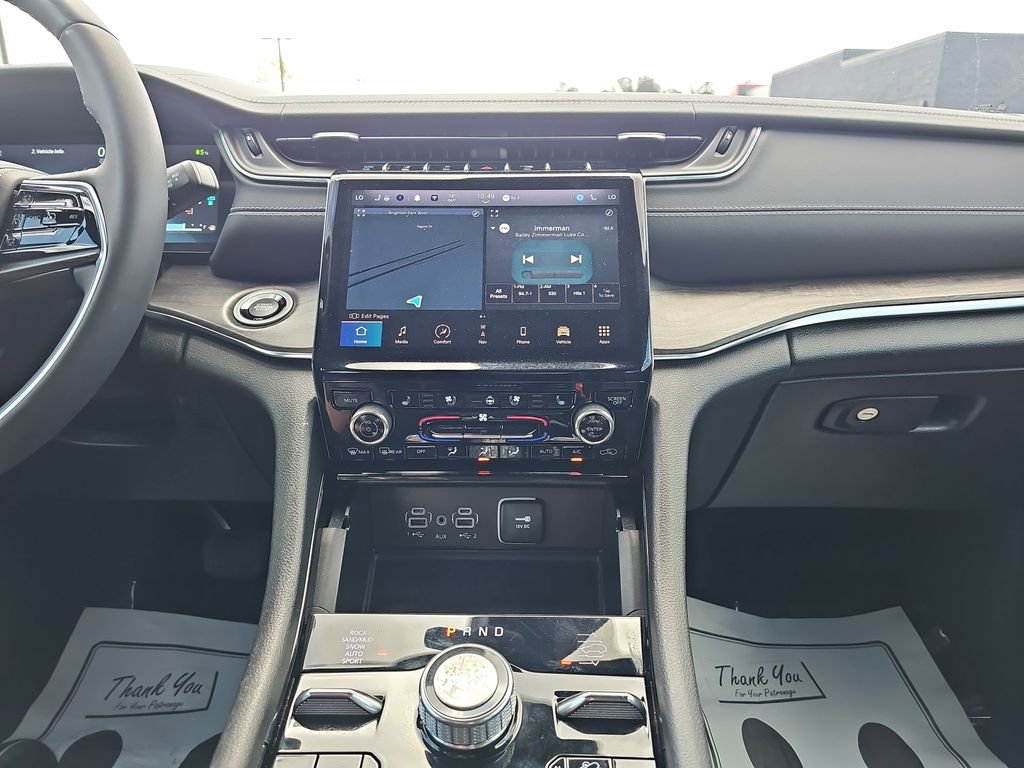 Used 2022 Jeep Grand Cherokee Overland w/ Luxury Tech Group IV image 24