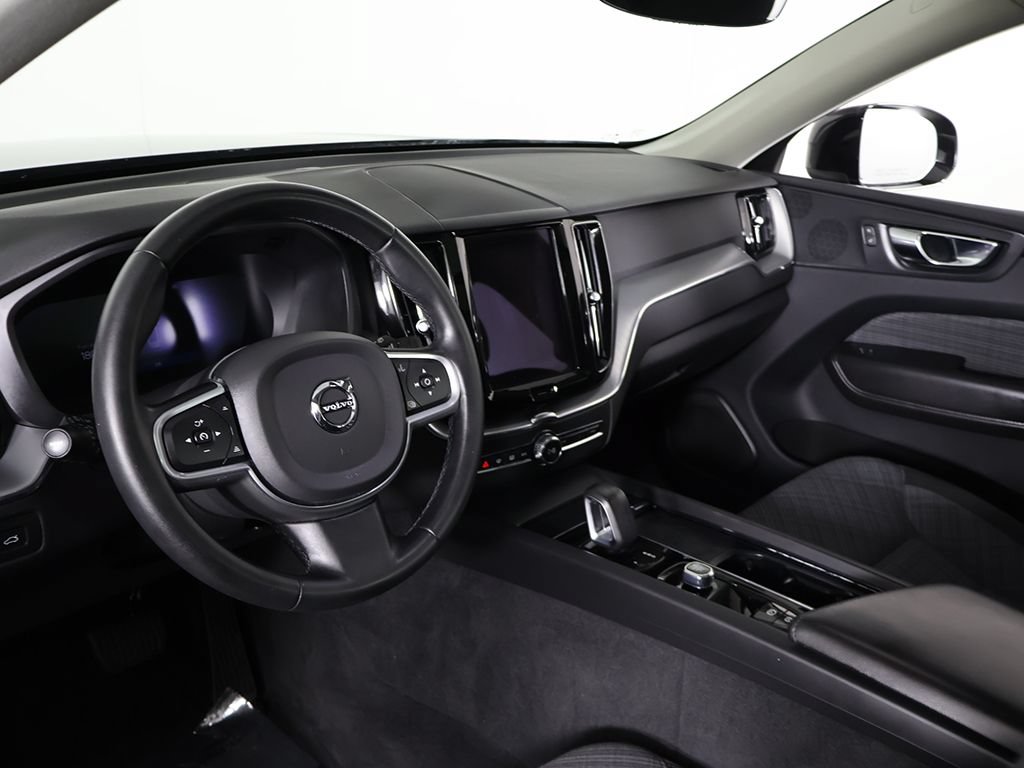 Used 2022 Volvo XC60 B5 Momentum AWD/4WD image 28