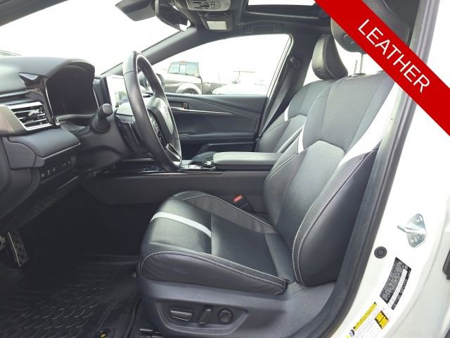 Used 2025 Toyota Camry SE w/ Convenience Package image 8