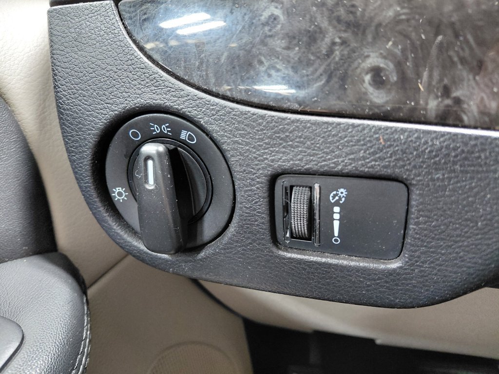Used 2015 Dodge Grand Caravan SXT FWD image 28