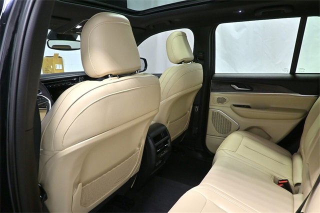 Used 2023 Jeep Grand Cherokee 4WD 4xe image 14