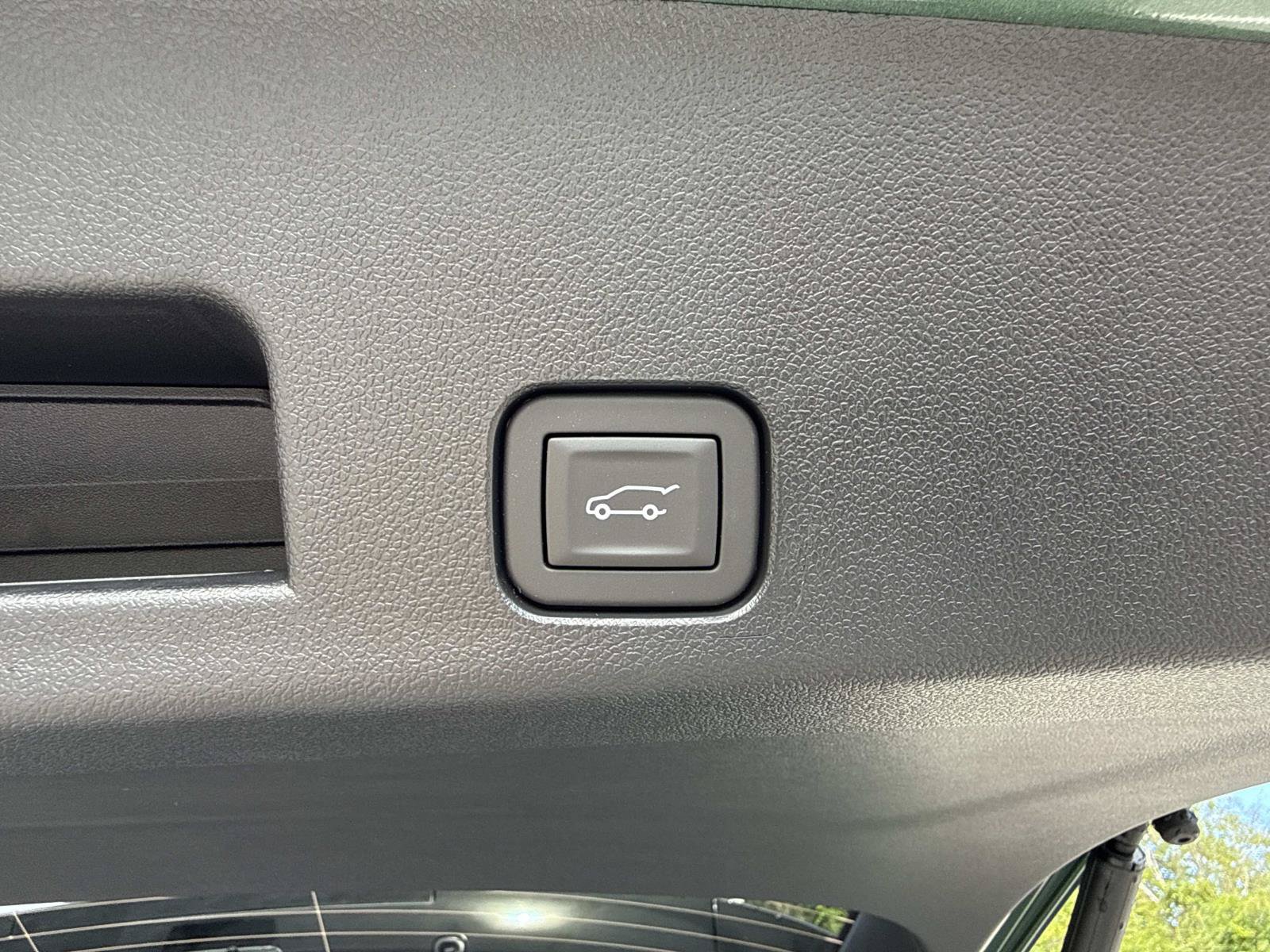 New 2027 Chevrolet Traverse LT w/ Sun and Wheel Package FWD image 33