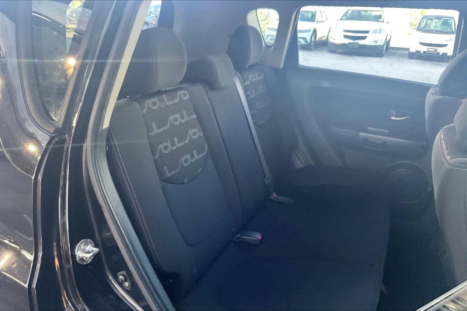 Used 2013 Kia Soul + FWD image 19