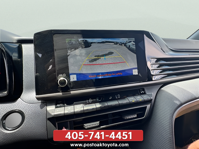 Used 2025 Toyota Camry SE FWD image 11