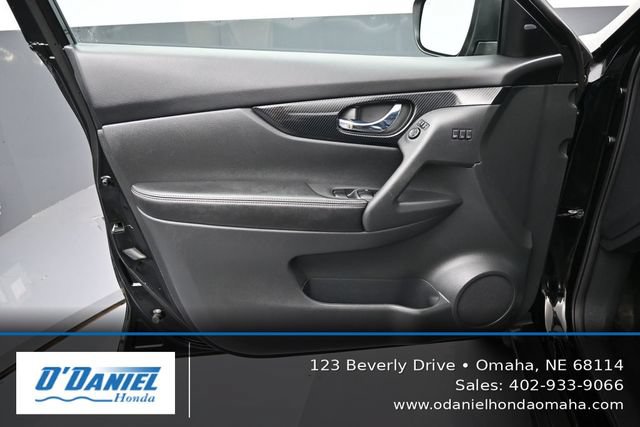 Used 2017 Nissan Rogue SL w/ SL Premium Package AWD/4WD image 23