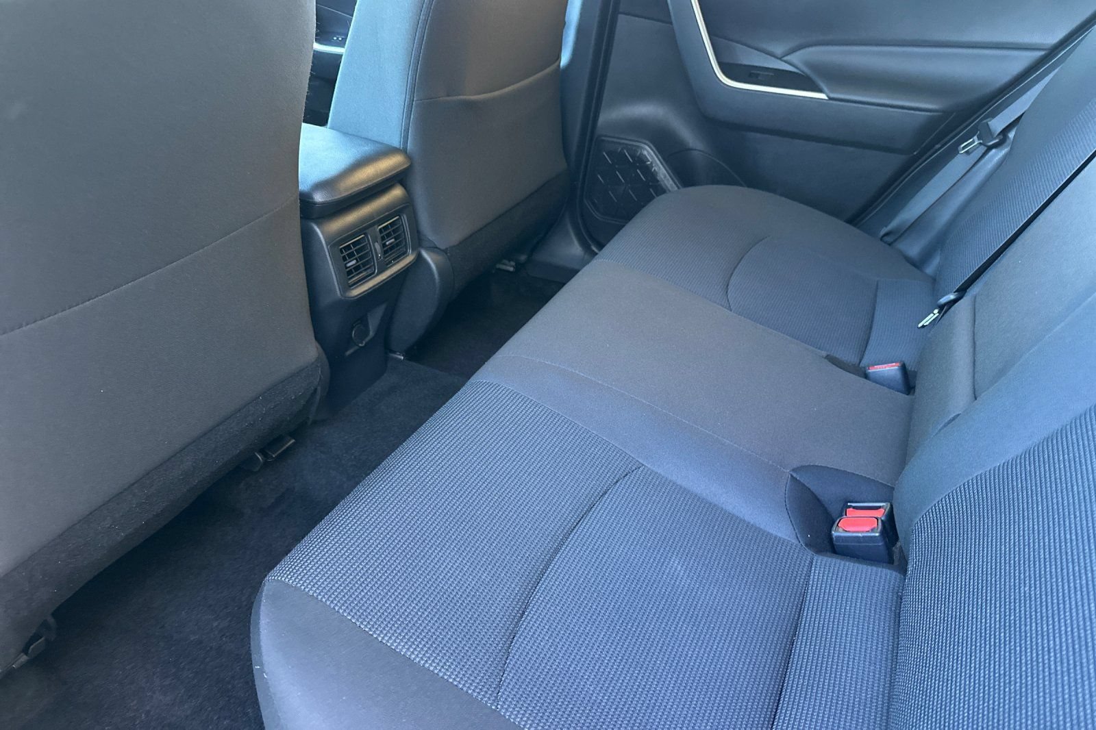 Used 2024 Toyota RAV4 LE AWD/4WD image 14
